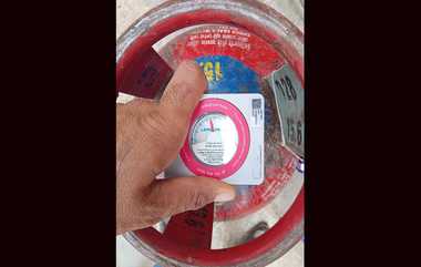 LPG Rates Slashed: சமையல் எரிவாயு சிலிண்டர்கள் விலை அதிரடி குறைப்பு; மகிழ்ச்சியில் இல்லத்தரசிகள்..!