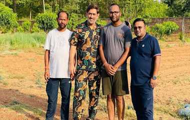 MS Dhoni With Friends: நண்பர்களுடன் குழந்தையாக மாறிப்போன தல தோனி; எளிமையுடன் புன்முறுவலோடு தல தோனி.!