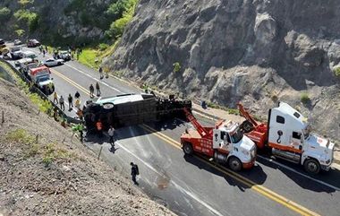 Mexico Road Accident: பேருந்து - கனகர லாரி மோதி பயங்கர விபத்து; 16 பேர் பலி., 36 பேர் படுகாயம்.! அப்பளமாக நொறுங்கிய பாதி பேருந்து.!