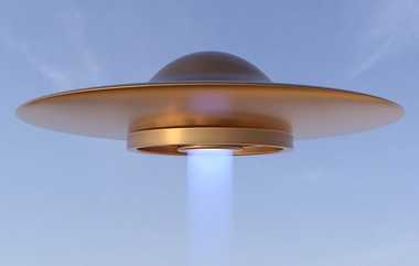 Alien UFO Sightings: விமானத்தை விட வேகமாக 3 மர்ம வாகனங்கள்‌.. நடுவானில் நடந்த சம்பவத்தால் ஏலியன் அச்சம்..!