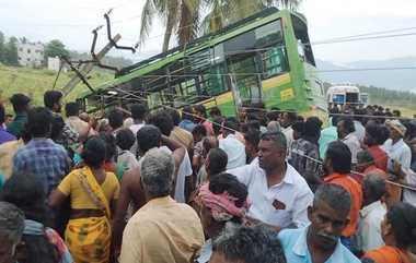 Bus Accident Students Died: வளைவுப்பகுதியில் அதிவேகம்; மினி பஸ் விபத்திற்குள்ளாகி 2 பள்ளி மாணவர்கள் பரிதாப பலி.!