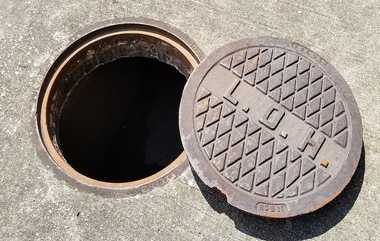 Girl Died Falling Manhole: பாதாள சாக்கடையில் விழுந்து 2 வயது சிறுமி பரிதாப பலி.!