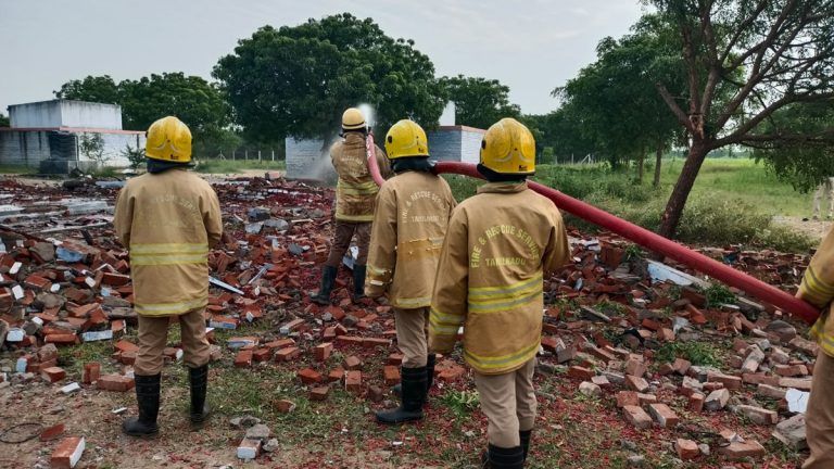 Fire Crackers Factory Blast: சாத்தூரில் சோகம்: பட்டாசு ஆலை வெடித்து, தொழிலாளி பரிதாப பலி.!