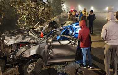 Car Collision: இரண்டு கார் மோதி பயங்கர விபத்து: ஒருவர் பலி., 4 பேர் காயம்.! நள்ளிரவில் நடந்த சோகம்.!