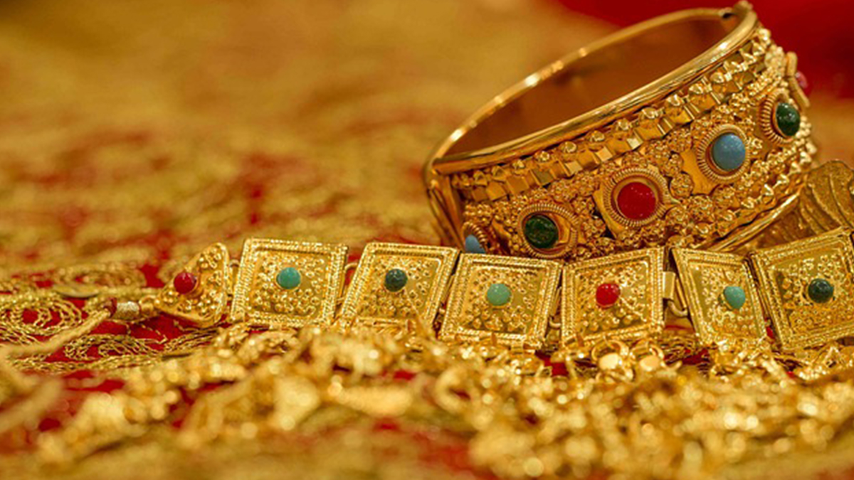 Gold Silver Price: தங்கம் விலை இன்று கிடுகிடு குறைவு.. சவரன் ரூ.57,120 க்கு விற்பனை..!