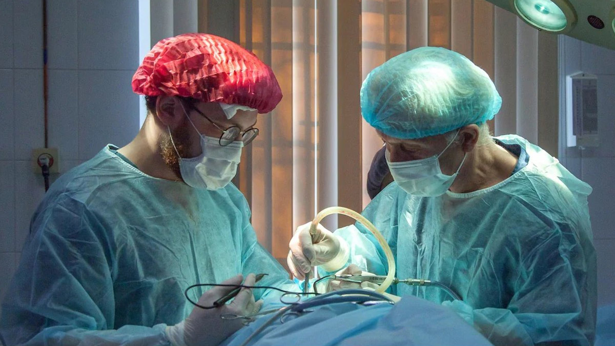 Teenager Dies After Facial Surgery: முக அறுவை சிகிச்சை செய்துகொண்ட தனியார் நிறுவன ஊழியர் பலி..!