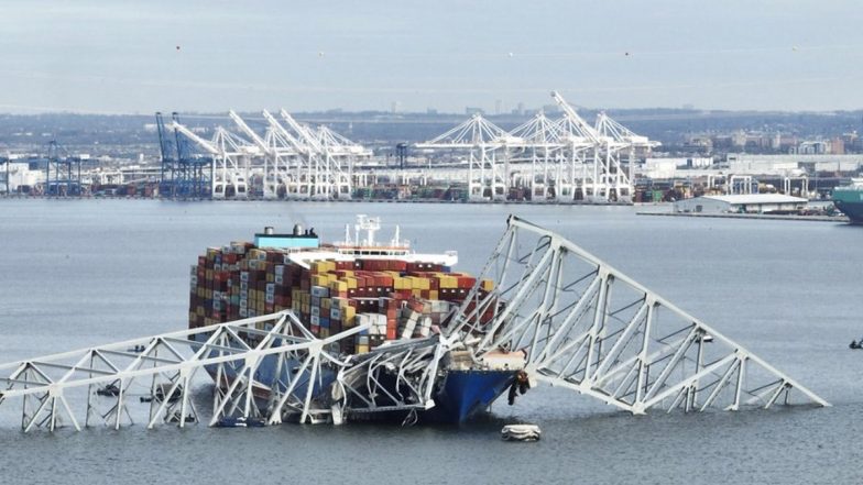 Baltimore Bridge Collapse: தெரியாமல் பாலத்தின் மேல் கப்பல் விட்ட கேப்டன்.. இடித்த இடியில் நொறுங்கிய பாலம்..!