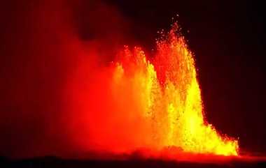 Peninsula Volcano Eruption: நகரத்தின் வாயில போல வெடித்துசிதறி வழியும் எரிமலை; ஐஸ்லாந்தில் மக்களை பதறவைக்கும் இயற்கை.!