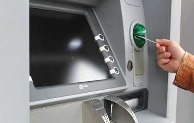 ATM Machine Robbery: நள்ளிரவில் ஏ.டி.எம் எந்திரத்தை உடைத்து ரூ.10 லட்சத்தை கொள்ளையடித்த மர்ம நபர்கள் - காவல்துறையினர் தீவிர விசாரணை..!