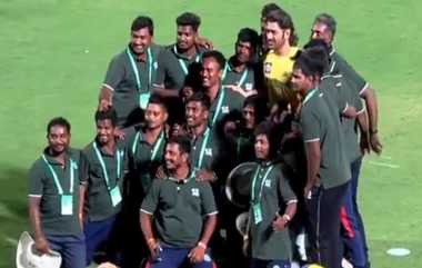 Dhoni Pic with Ground Staff: மைதானத்தில் பணியாளர்களுடன் புகைப்படம் எடுத்த தோனி; பின்னங்கால் பிடரியில் அடிக்க ஓடோடி வந்த ரசிகர்கள்.!